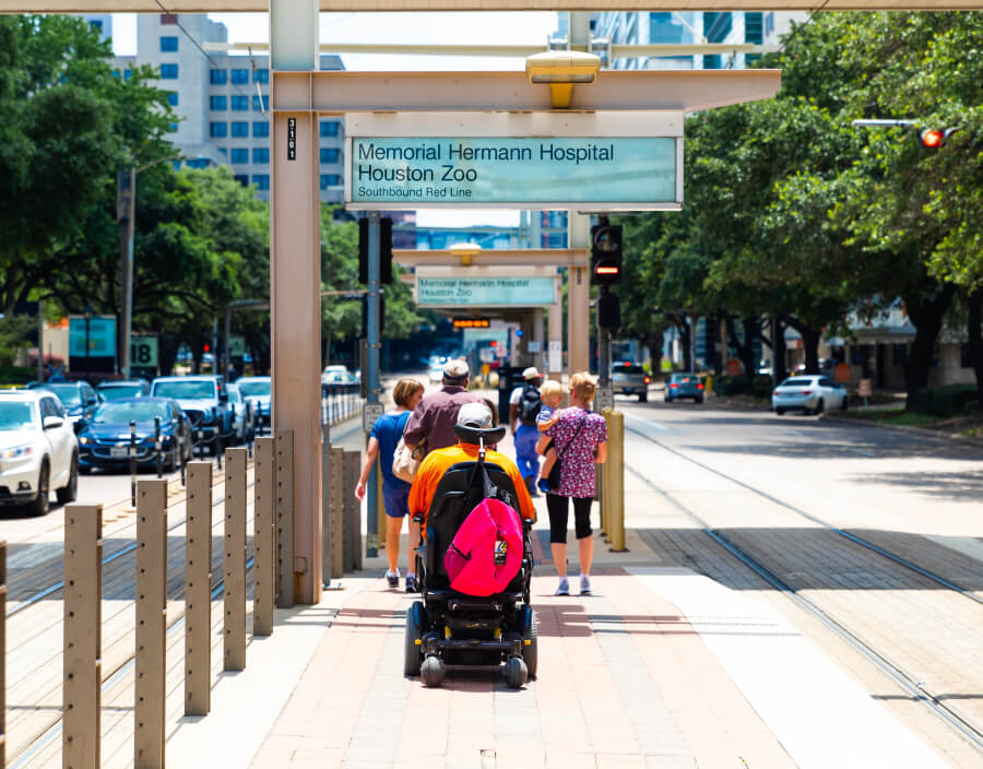 Memorial Hermann Hospital / Houston Zoo METRORail Red Line platform.