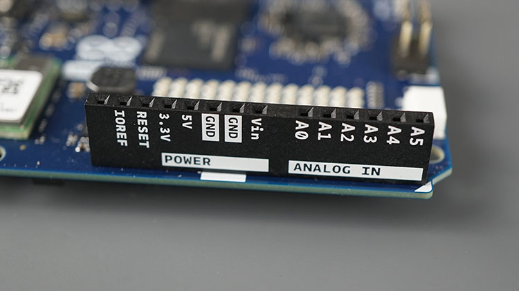 Arduino UNO Q Qualcomm QRB2210 STM32U585 Analog Inputs Pins