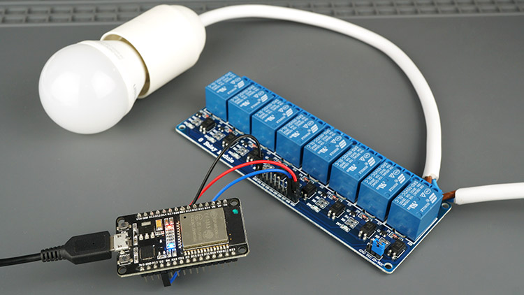 Control a Lamp with the ESP32 or ESP8266 using a Relay Module