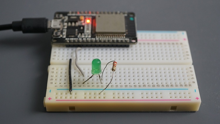ESP32 blinking LED (led off)