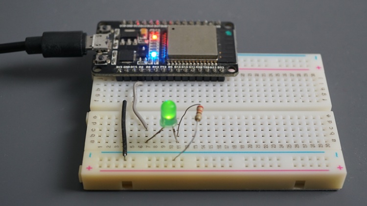 ESP32 blinking LED (led on)